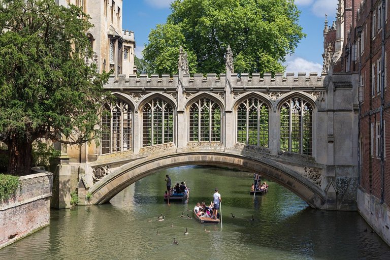 1024px-Bridge_of_Sighs-_St_Johns_College-_Cambridge-_UK_-_Diliff.jpg:oar:1:364